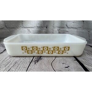 Fire King ANCHOR HOCKING Casserole Dish Atomic Star Glow 7 X 12 Inch White Milk